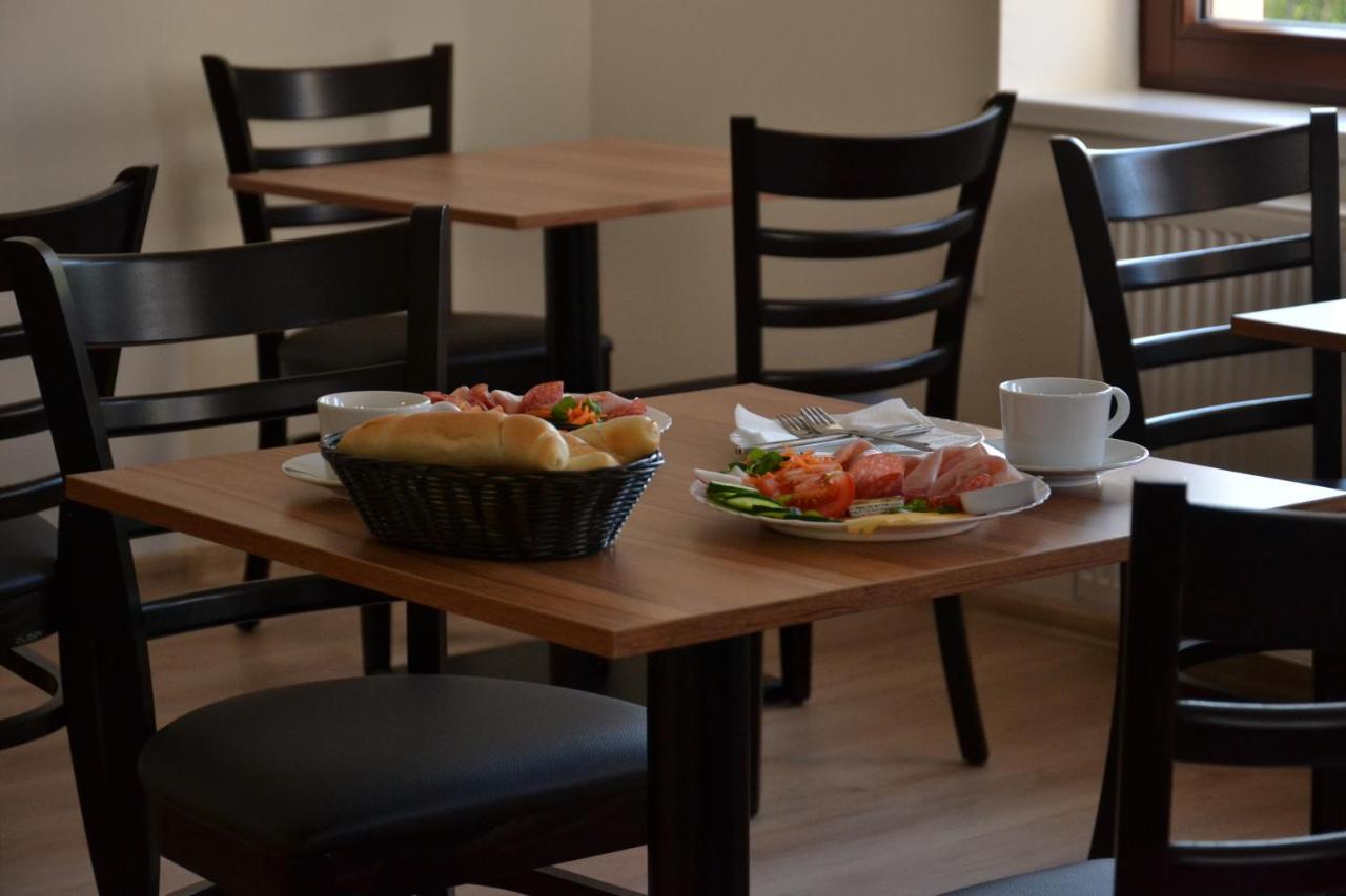Hotel Decin Na Skrivance Dış mekan fotoğraf
